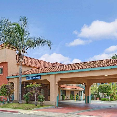 Travelodge By Wyndham Lynwood Dış mekan fotoğraf